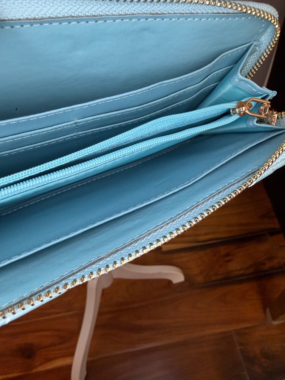 Bagley Mischka NWT RETAIL $68 aqua  quilted Crossbody bag, 8x6appx - Picture 9 of 10
